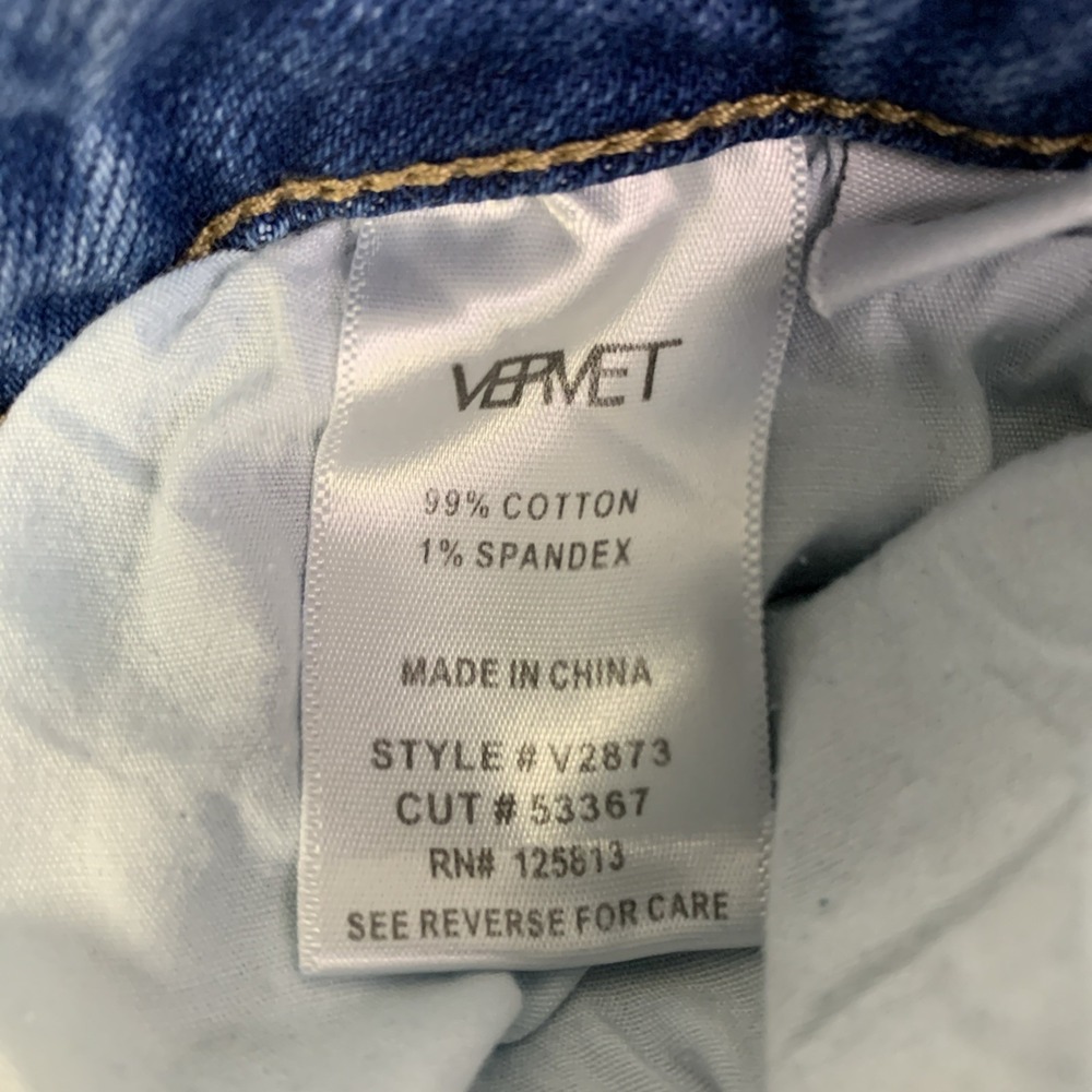 Light Wash Straight Leg Women’s Jeans - Picture 3 of 16